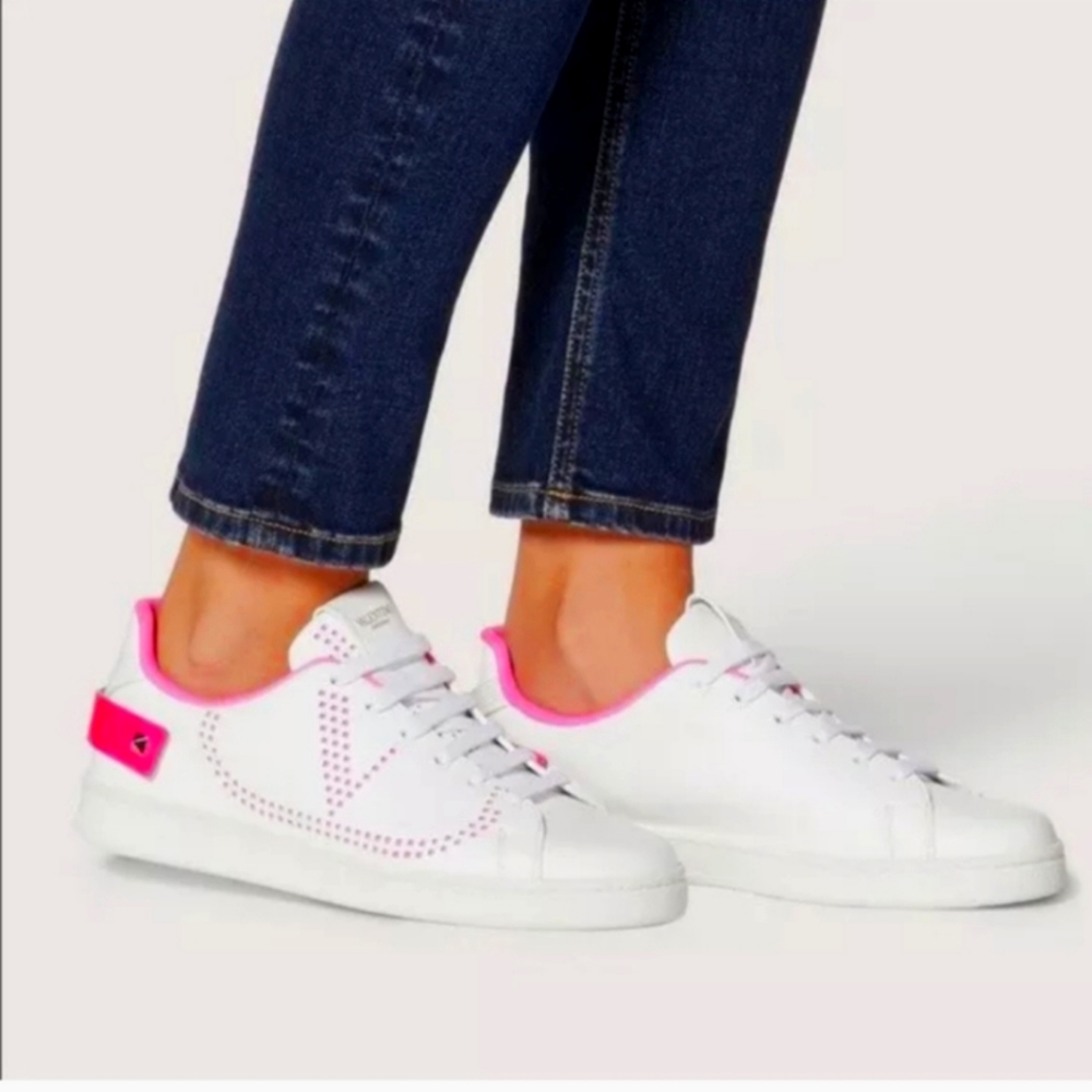 NEW Authentic Valentino Garavani low top sneakers womens size 38.5 ( or 8.5 us)